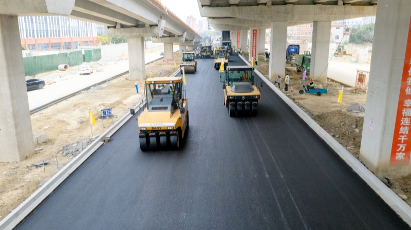 突破！G312快速路工程地面道路沥青首件